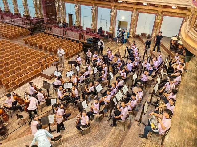 Stage orchestre "Guangzhou Liwan Youth Symphony Orchestra"